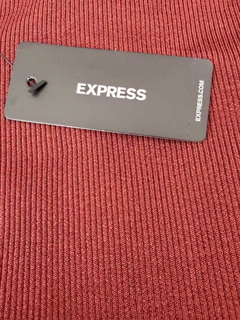 Express Ribbed V-Neck Cropped Cami - Wine - Picture 6 of 6